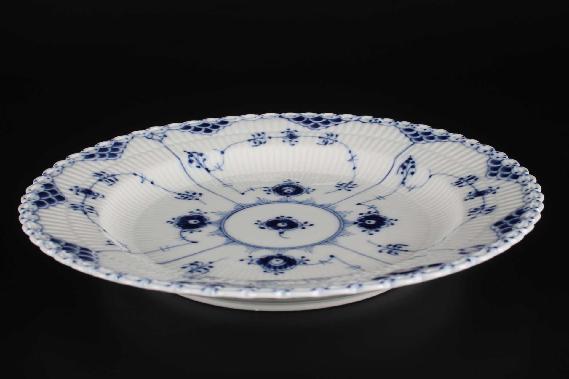 Royal Copenhagen Musselmalet Vollspitze 6 Speiseteller, 6 dining plates blue fluted full lace, - Image 5 of 6