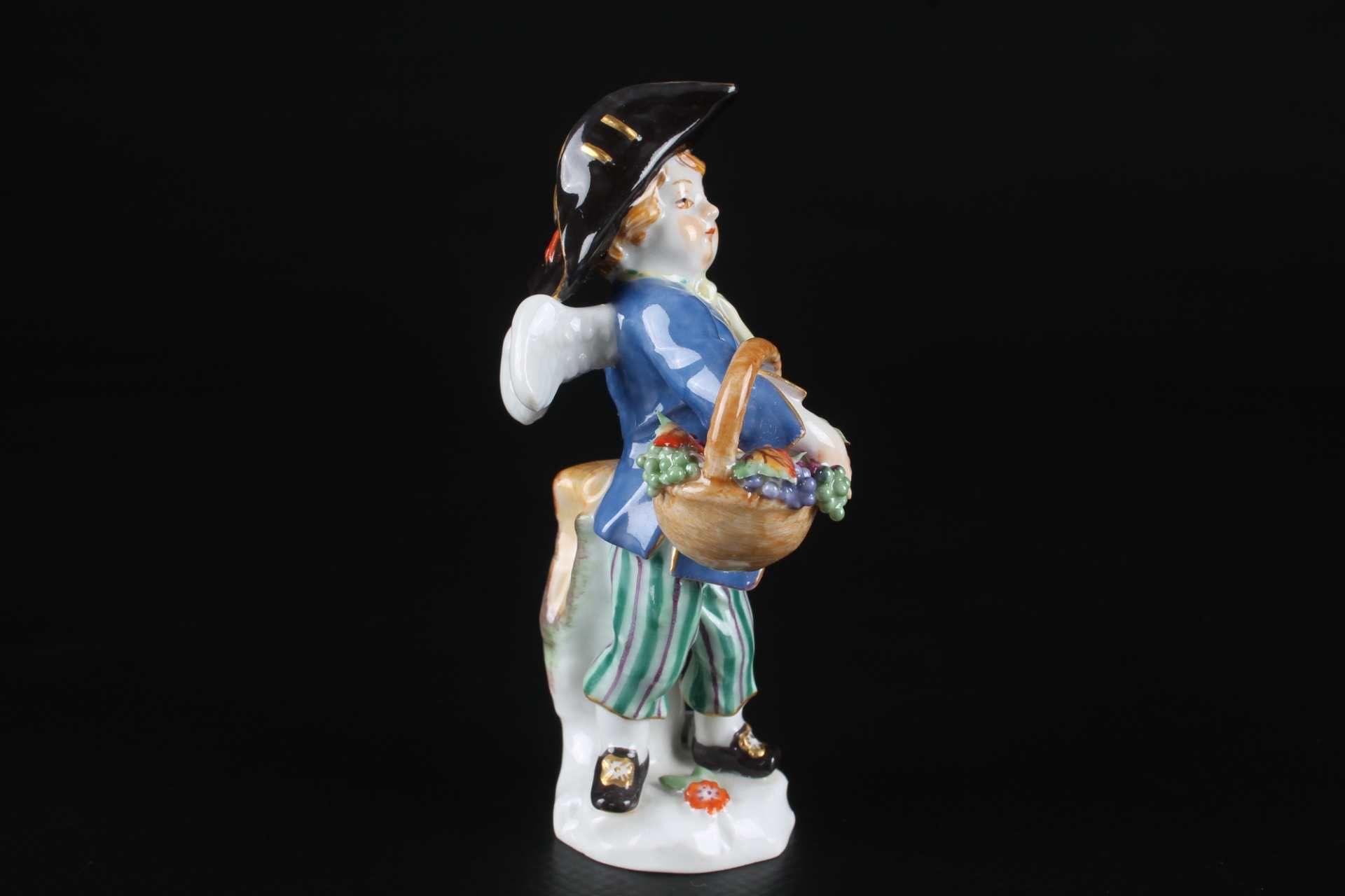 Meissen Verkleidete Amorette als Gärtner, disguised cupid as gardener, - Image 4 of 6