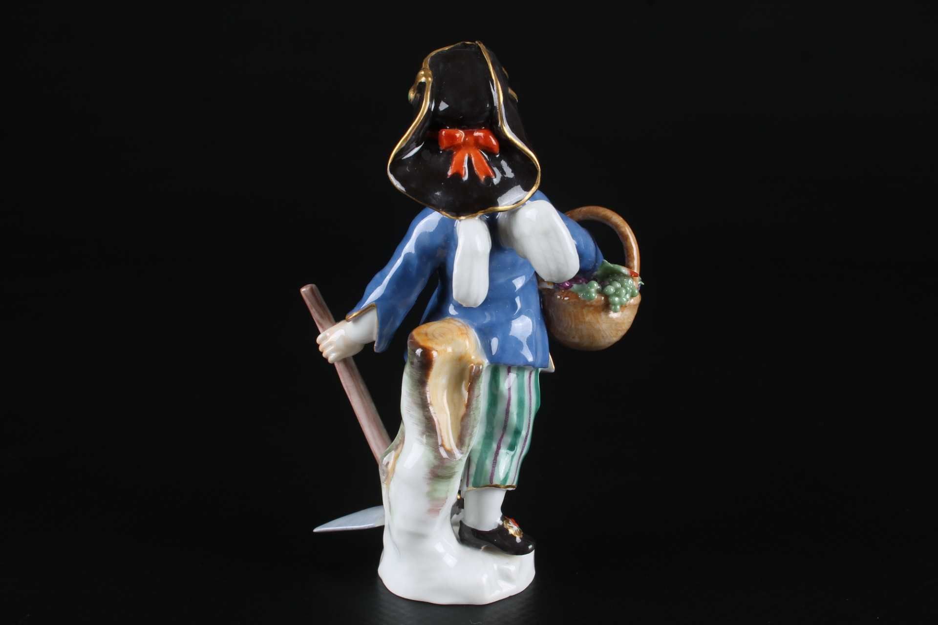 Meissen Verkleidete Amorette als Gärtner, disguised cupid as gardener, - Image 3 of 6