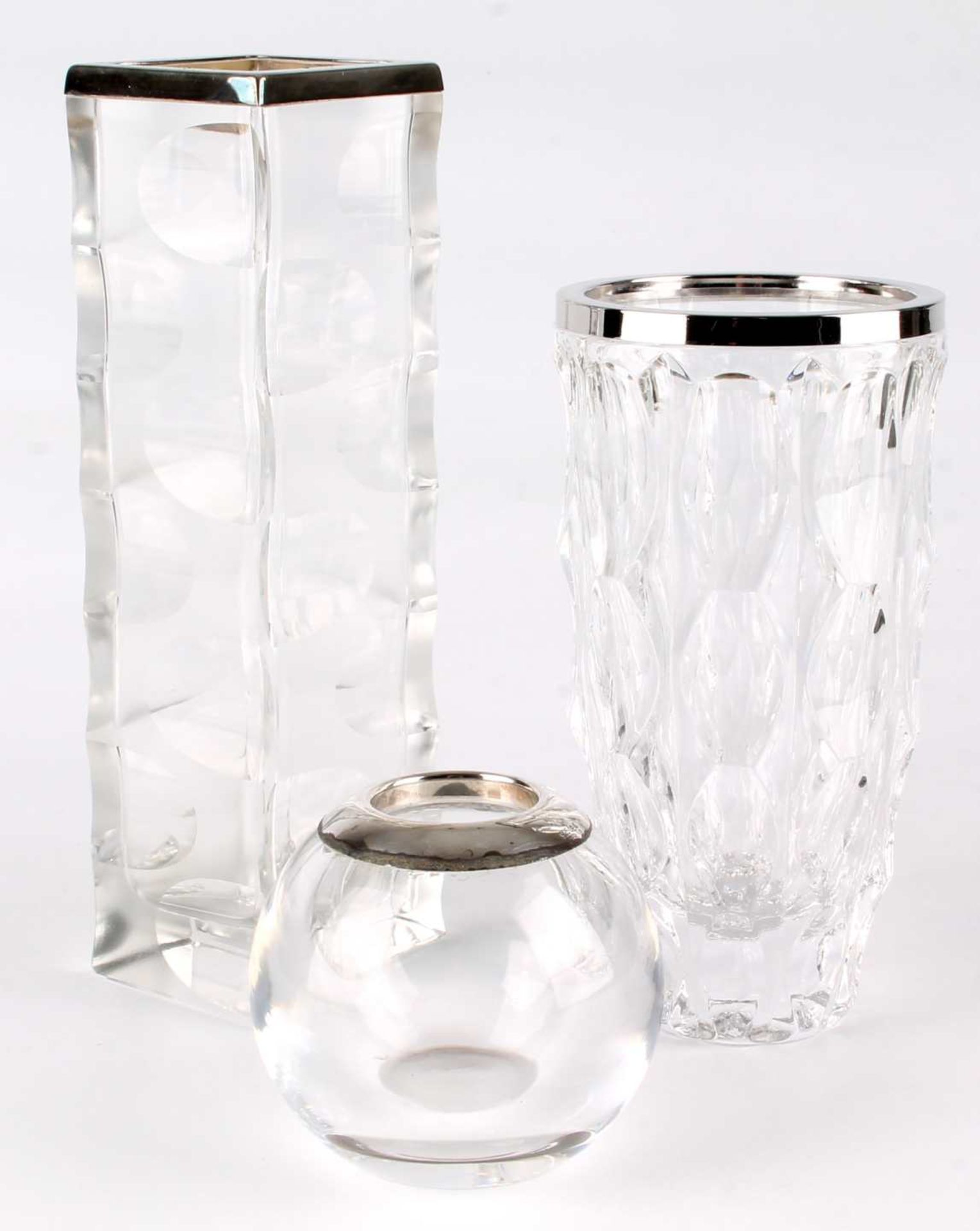 3 Kristallvasen mit Silbermontierung, 3 crystal vases with silver mounting,