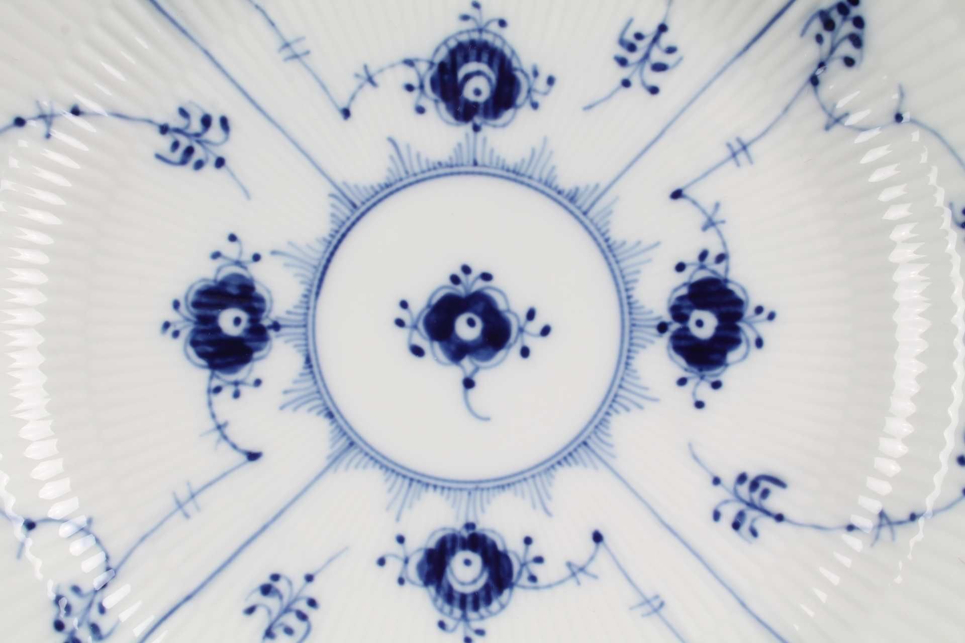 Royal Copenhagen Musselmalet Vollspitze 6 Speiseteller, 6 dining plates blue fluted full lace, - Image 3 of 6