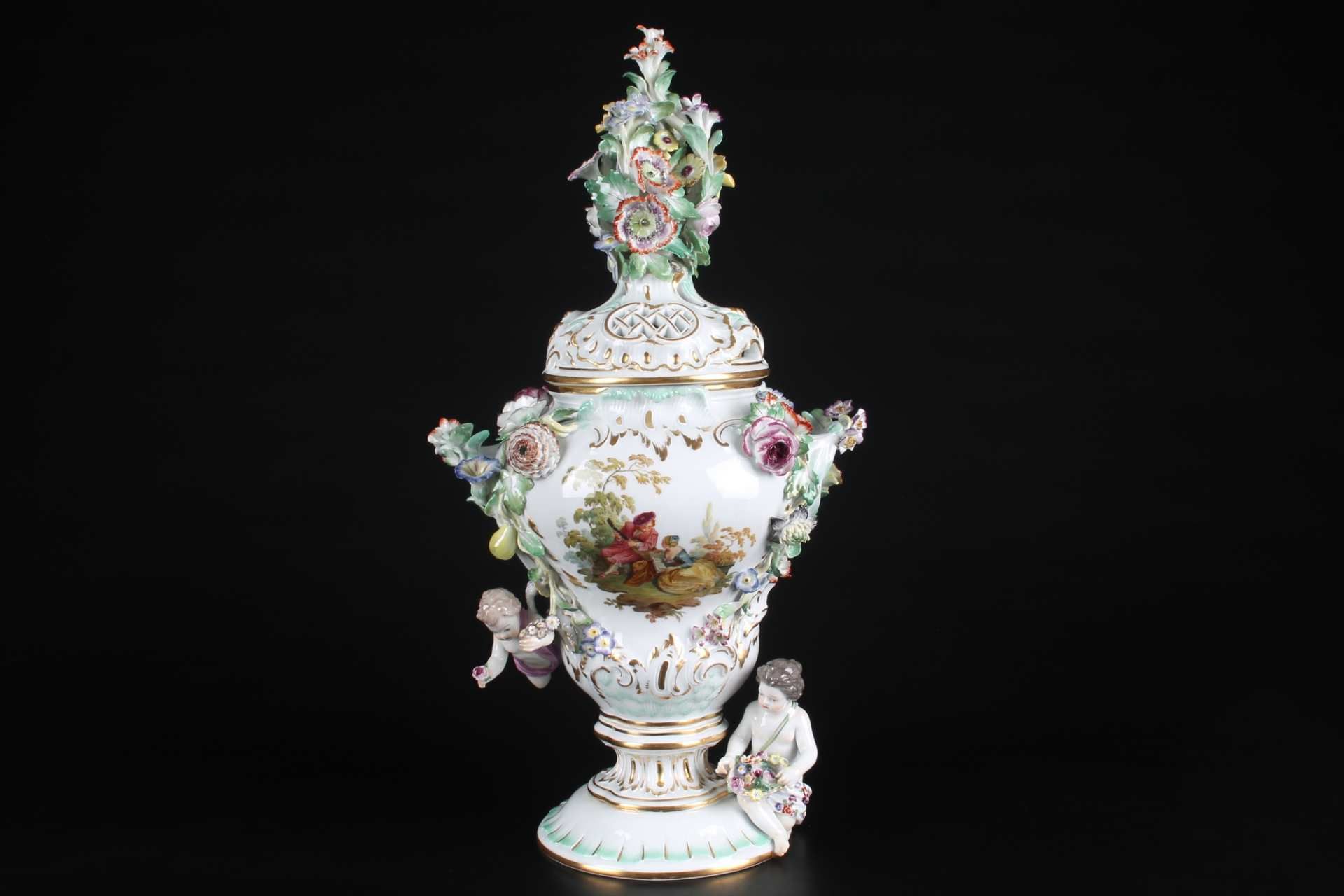 Meissen Potpourri Vase mit Putten, porcelain potpourri vase with cherubs, - Image 2 of 12