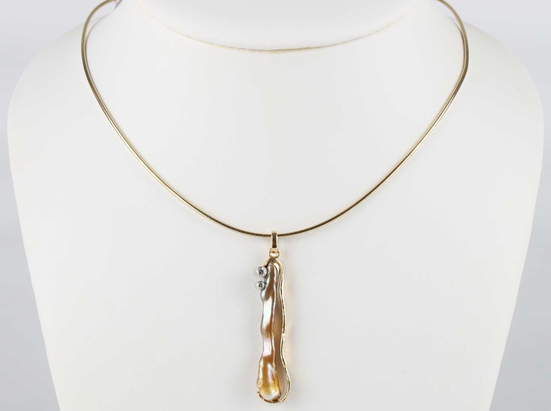 585 Gold Collier, Anhänger Biwa Perle mit zwei Brillanten 0,12 ct an Goldkette, gold necklace,