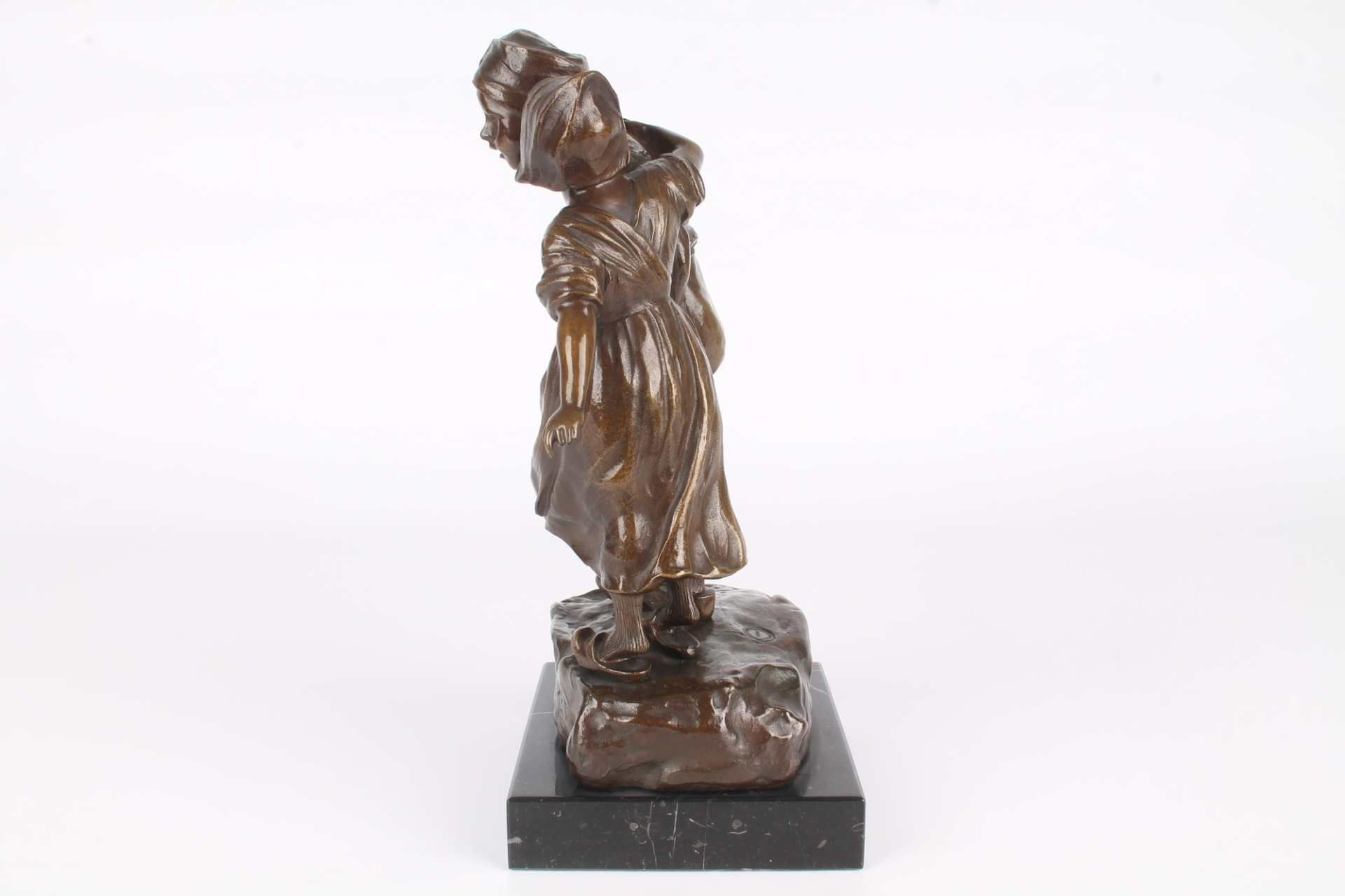 Bronze Figurengruppe by Martin & Piltzing Berlin, the secret figurine, - Bild 5 aus 6