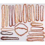 20 Bernsteinketten Amber, necklaces,