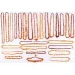 26 Bernsteinketten Amber, necklaces,