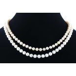 2 Perlenketten mit 585 Goldverschluss, pearl necklace gold lock,