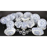 Meissen Zwiebelmuster umfangreiches Speiseservice, dining service,