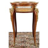 Beistelltisch mit Schaukasten im Barockstil, sidetable with showcase,