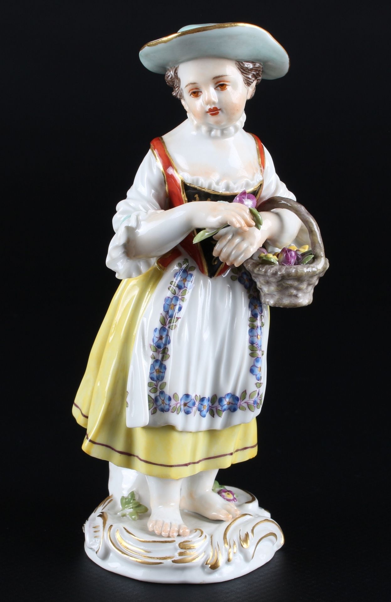 Meissen Gärtnerkind mit Blumenkorb, gardeners child with flowerbasket,