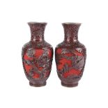 China um 1920, Paar Rotlack Vasen,