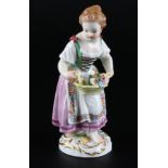 Meissen Gärtnerkind mit Blumenkorb, gardeners child with flowerbasket,