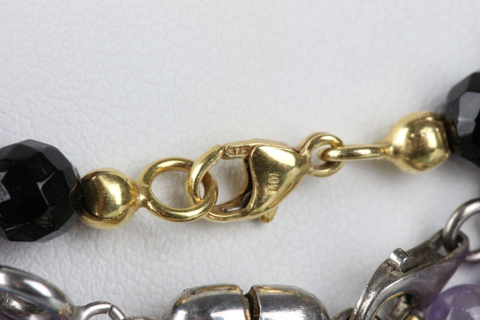 7 Halsketten mit 333 - 585 Gold Verschlüssen, necklace with gold lock, - Bild 3 aus 3