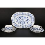 Meissen Zwiebelmuster 2 Teegedecke mit Platte, tea cups with dish,