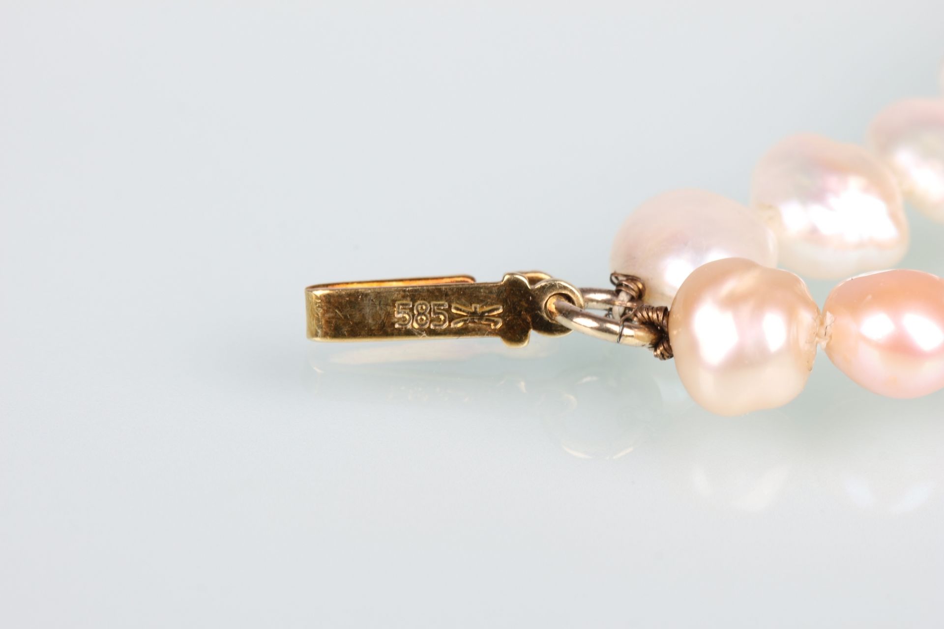 Perlenkette mit 585 Goldkugel-Verschluss, pearl necklace with gold lock, - Bild 4 aus 4