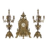 Bronze Kaminuhr mit Leuchterpaar, bronce mantel clock,