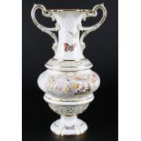 Meissen Henkelvase mit Blumenbukett, porcelain vase with handles,