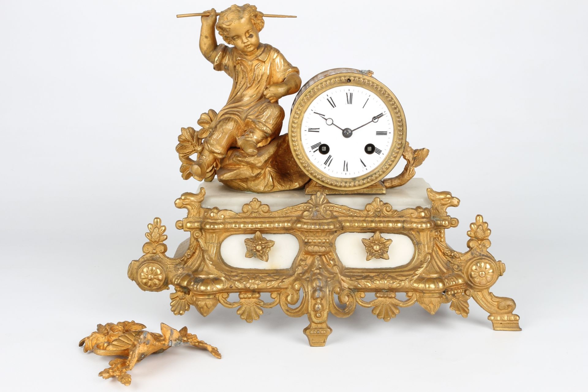 Kaminuhr mit Jüngling, Frankreich um 1900, french mantel clock ca. 1900,