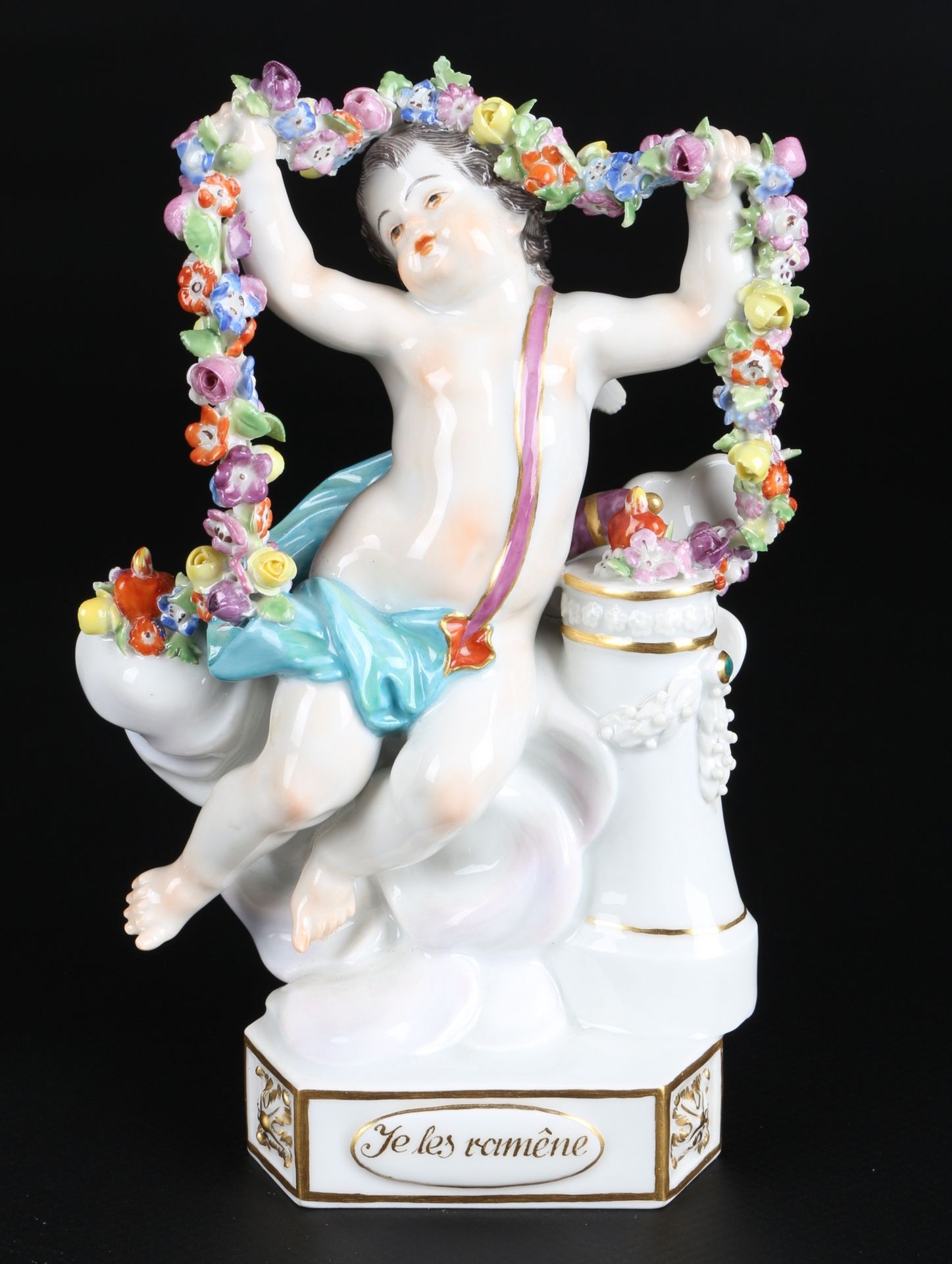 Meissen Devisenkind "Je les ramène", cupid with garland,