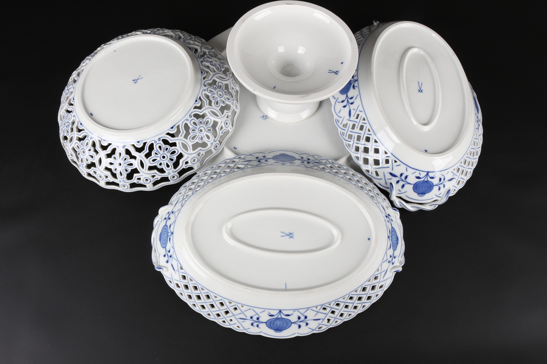 Meissen Zwiebelmuster Tortenplatte und 3 Prunkschalen, cake dish and cutwork bowls, - Image 5 of 5