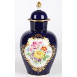 Meissen Deckelvase Blumenbukett, porcelain vase with handles,