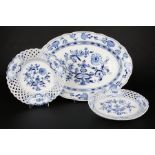 Meissen Zwiebelmuster große Platte mit Durchbruch Schale & Teller, large dish with cutwork bowl and