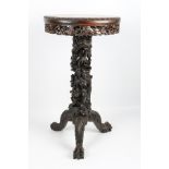 China 19. Jahrhundert, Tisch mir Drachen, chinese wooden sidetable,