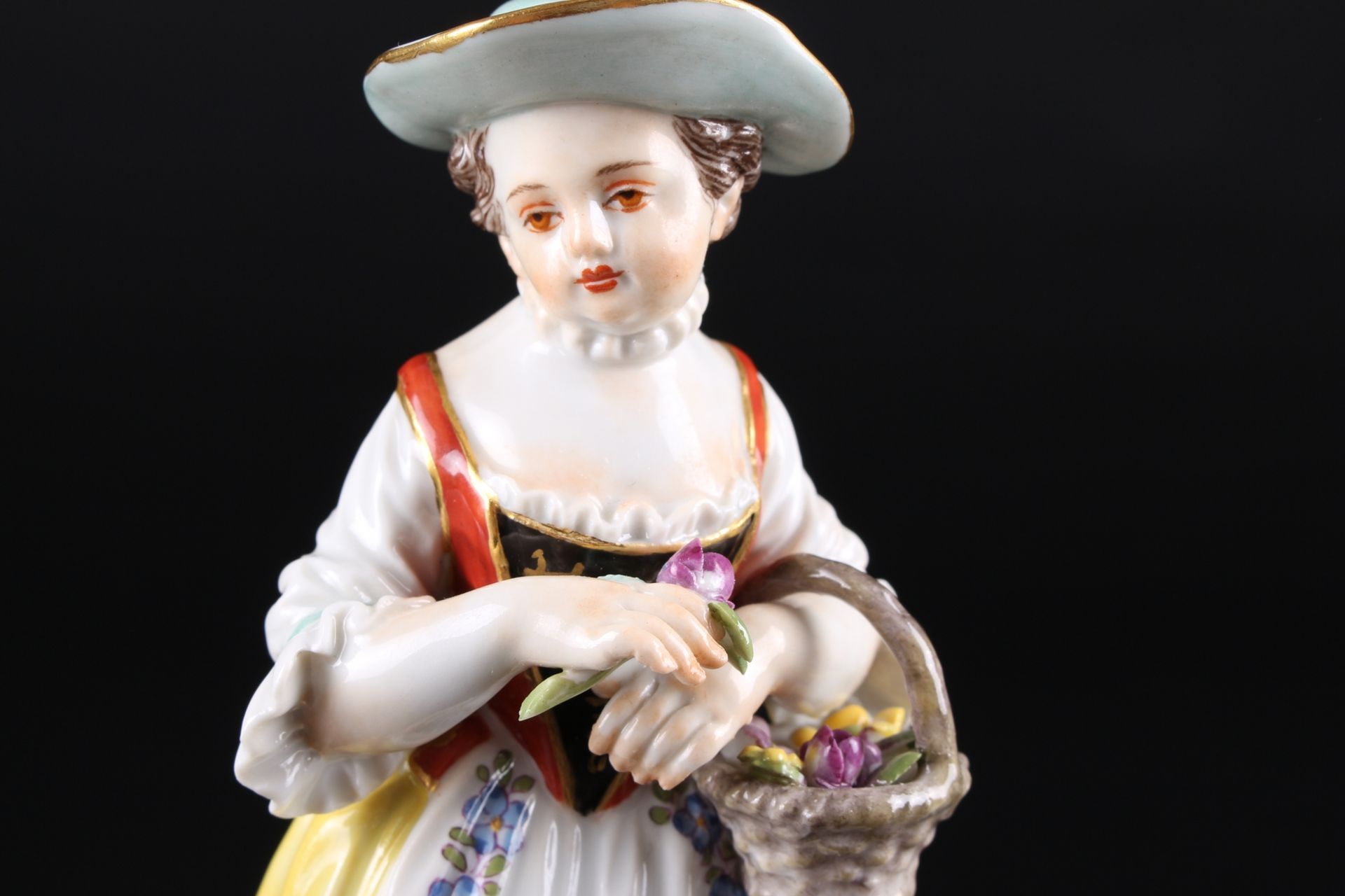 Meissen Gärtnerkind mit Blumenkorb, gardeners child with flowerbasket, - Image 5 of 7