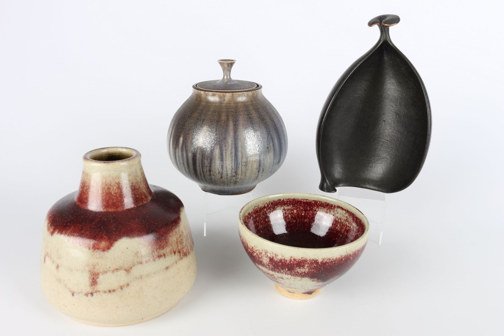 4 Künstlerkeramiken u.a. Melanie Russ-Knels, pottery art,