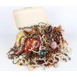 Umfangreiches Schmuckkonvolut ca. 5,2 kg, design and fashion jewelry lot,