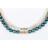 2 Perlenketten mit 585 Goldverschluss, pearl necklaces with gold lock,