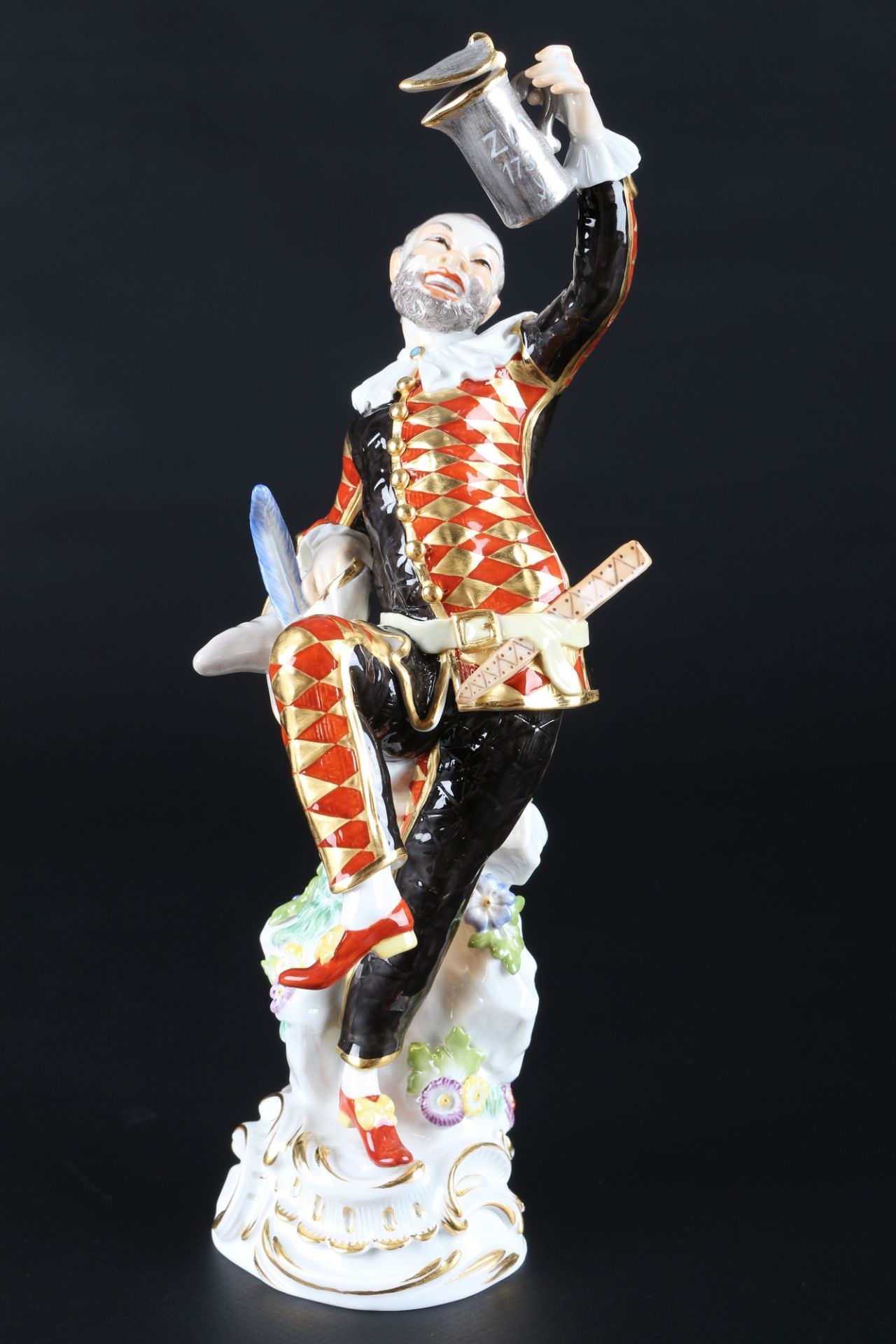 Meissen Harlekin mit Deckelkanne aus der Commedia dell'Arte, porcelain figure,