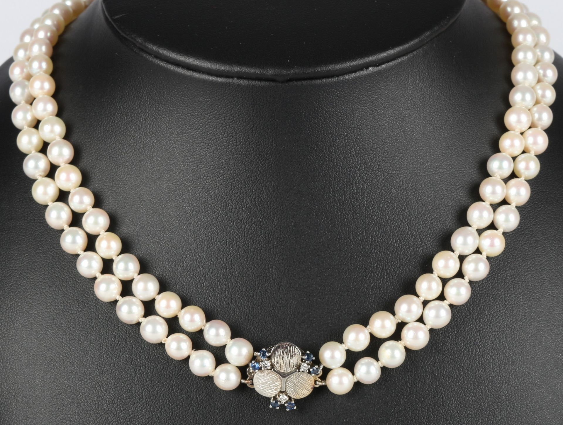 Perlenkette mit großem 585 Goldverschluss & Diamanten & Saphiren, pearl necklaces with 14K gold lock