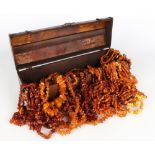 27 Bernsteinketten, amber necklaces,