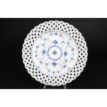 Royal Copenhagen Musselmalet Vollspitze Prunkteller 1098, cutwork plate,