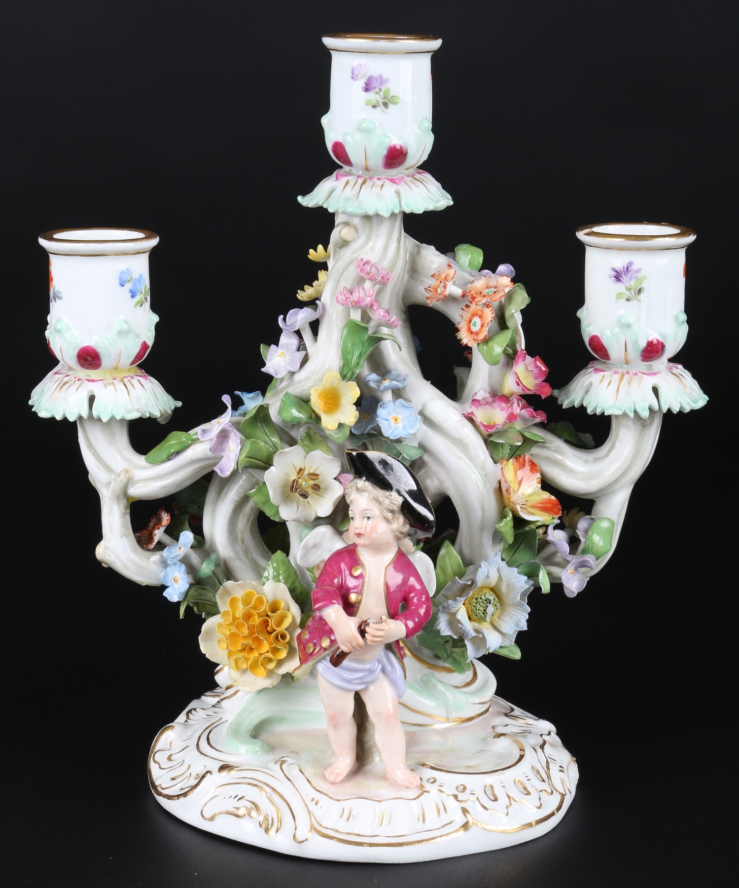 Meissen Leuchter mit zwei verkleideten Amoretten, figural candlestand,