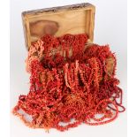 52 Korallenketten, coral necklaces,