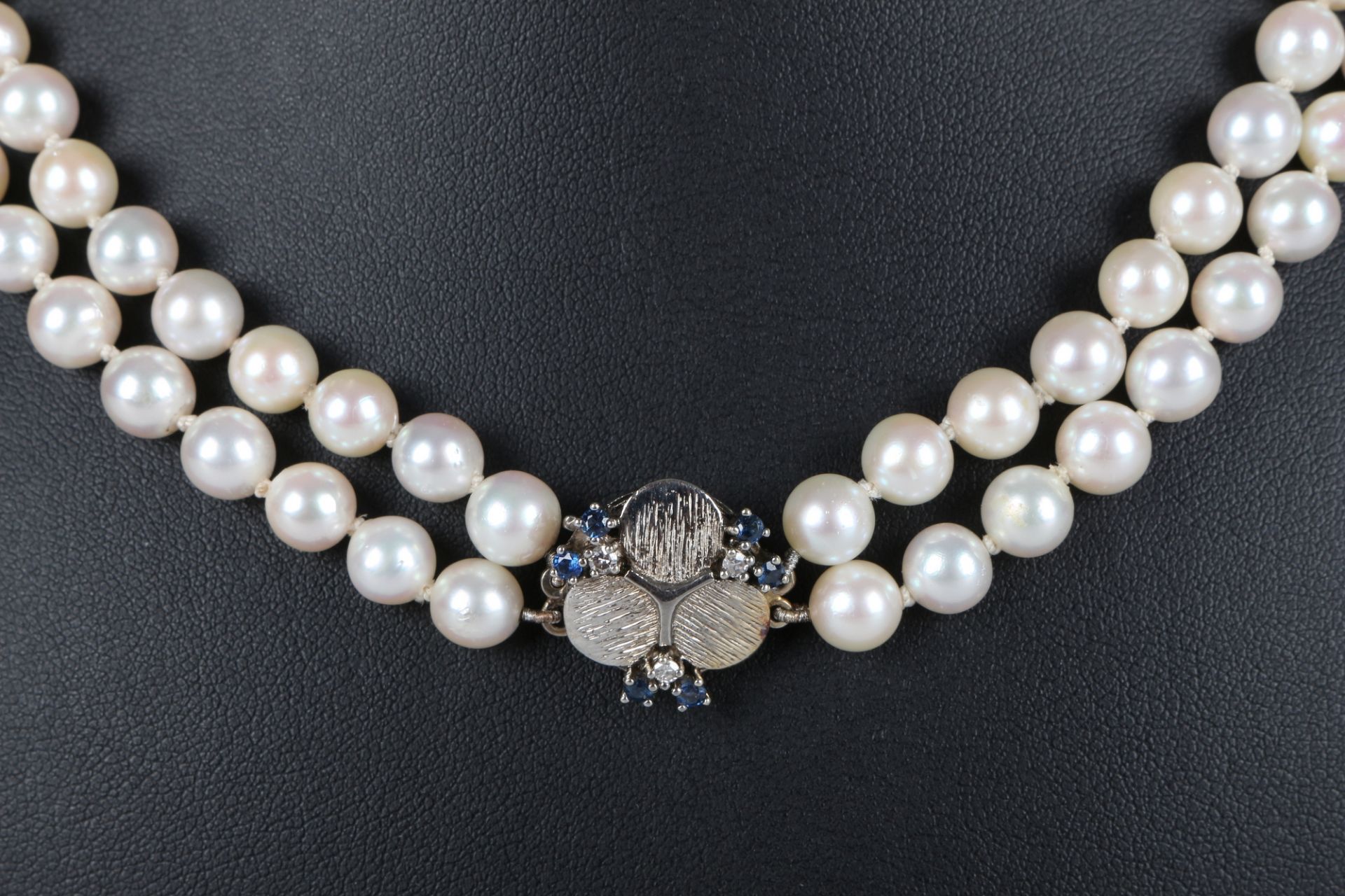 Perlenkette mit großem 585 Goldverschluss & Diamanten & Saphiren, pearl necklaces with 14K gold lock - Bild 2 aus 5