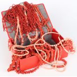 18 Korallenketten, coral necklaces,