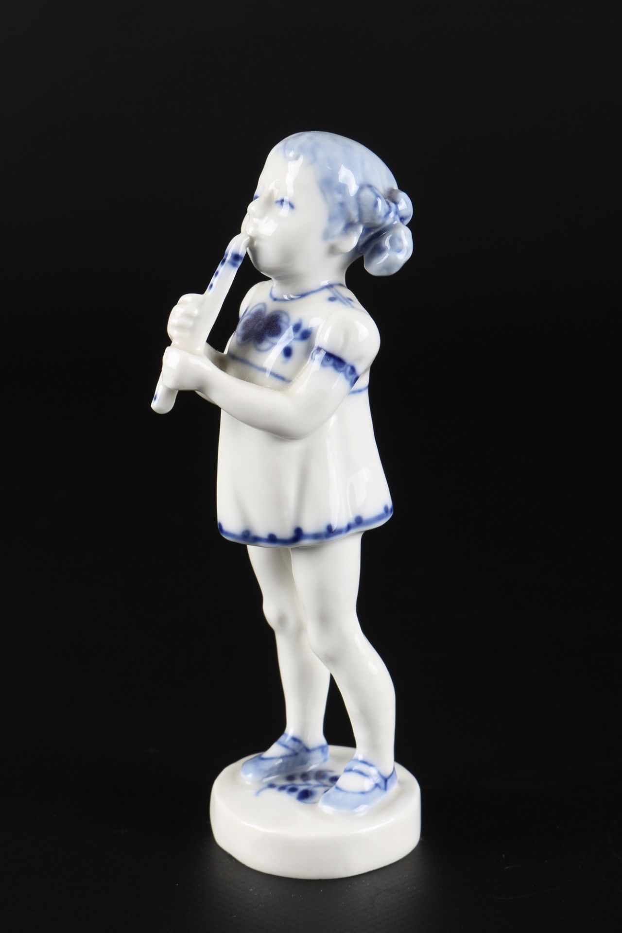 Royal Copenhagen Musselmalet Mädchen mit Flöte, girl with flute, - Image 2 of 5