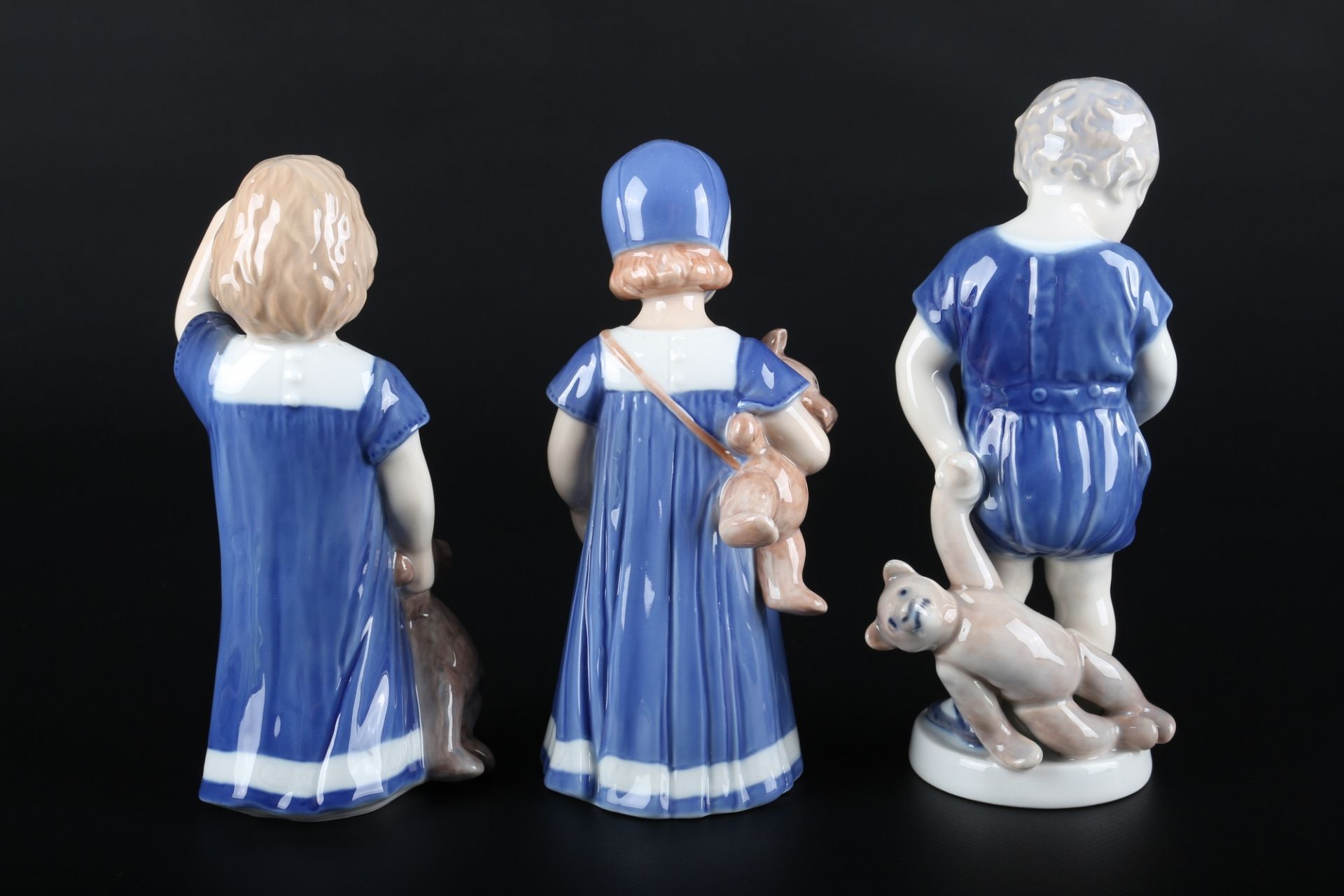 Royal Copenhagen 3 Kinder mit Teddy, children figures, - Image 2 of 4