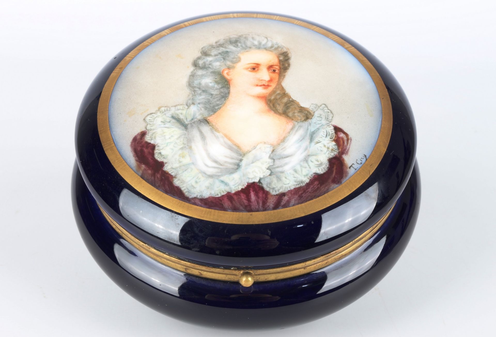 Porzellandeckeldose mit Portrait einer Dame um 1900, lid box with female portrait 19th century,