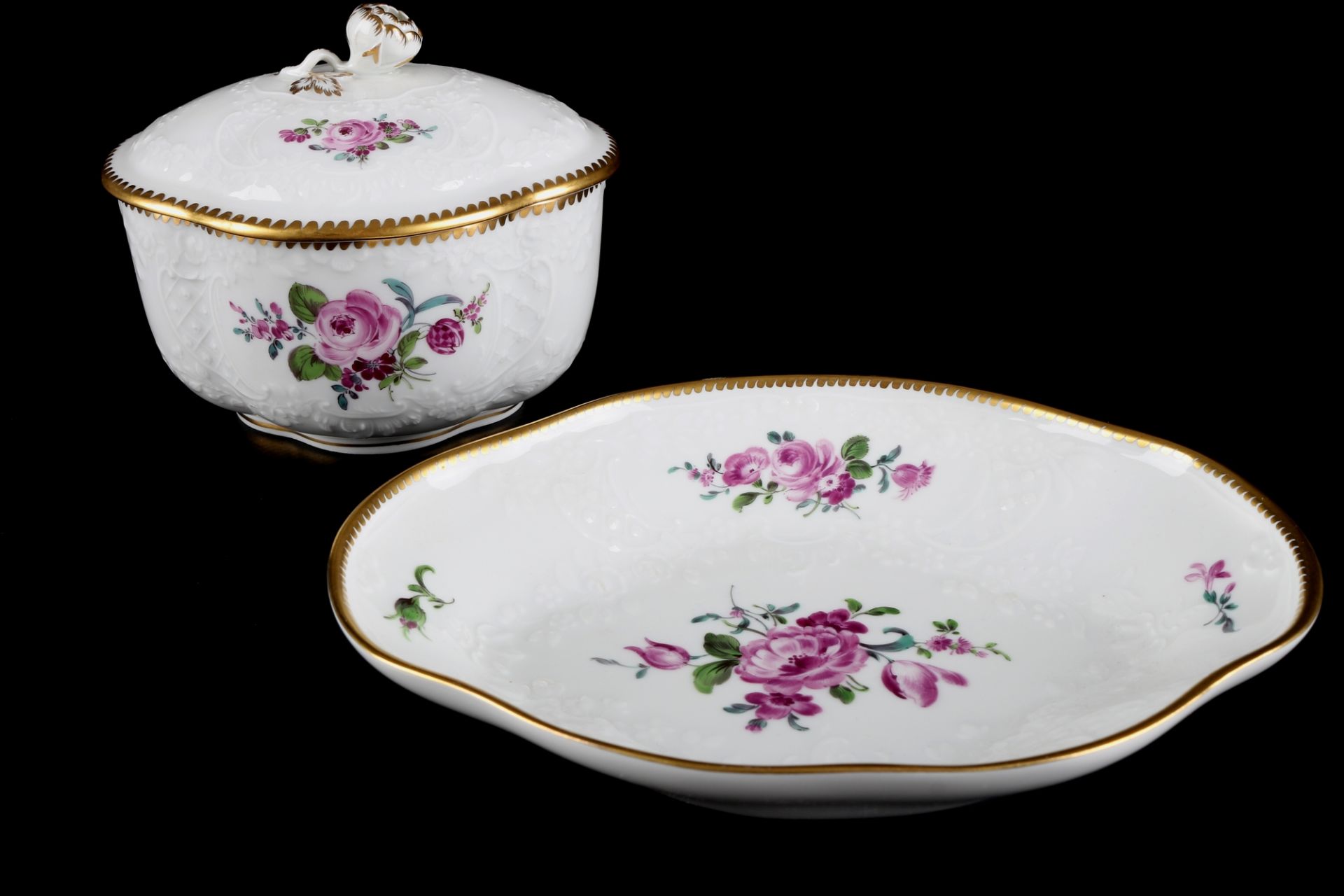 Meissen Blumenbukett alte Manier Deckeldose mit Prunkschale, sugar box with decorative bowl,