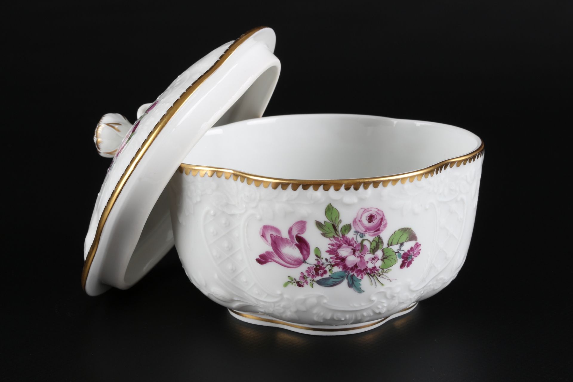 Meissen Blumenbukett alte Manier Deckeldose mit Prunkschale, sugar box with decorative bowl, - Image 3 of 6