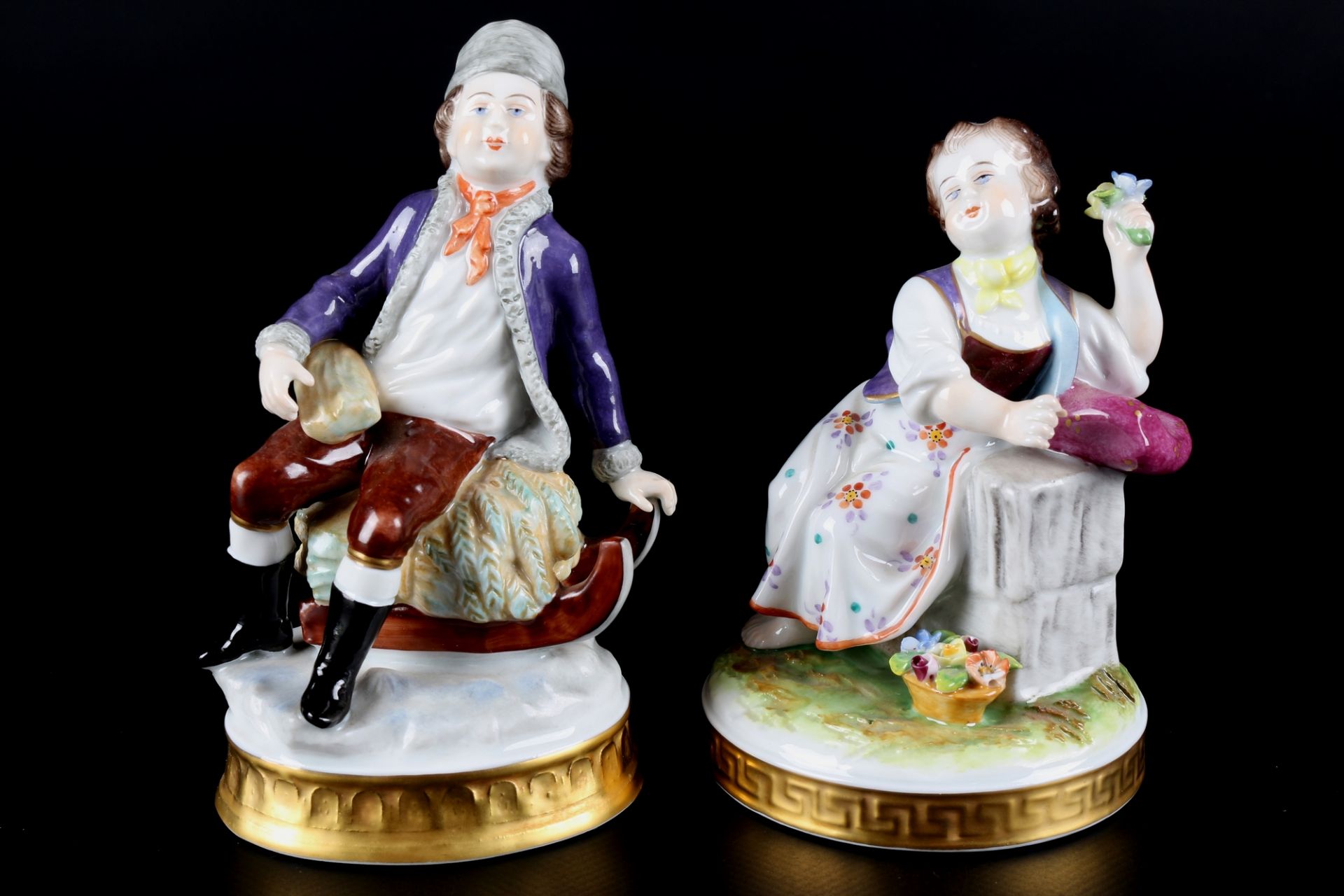 Aelteste Volkstedt Junge auf Schlitten und Blumenmädchen, porcelain figures,