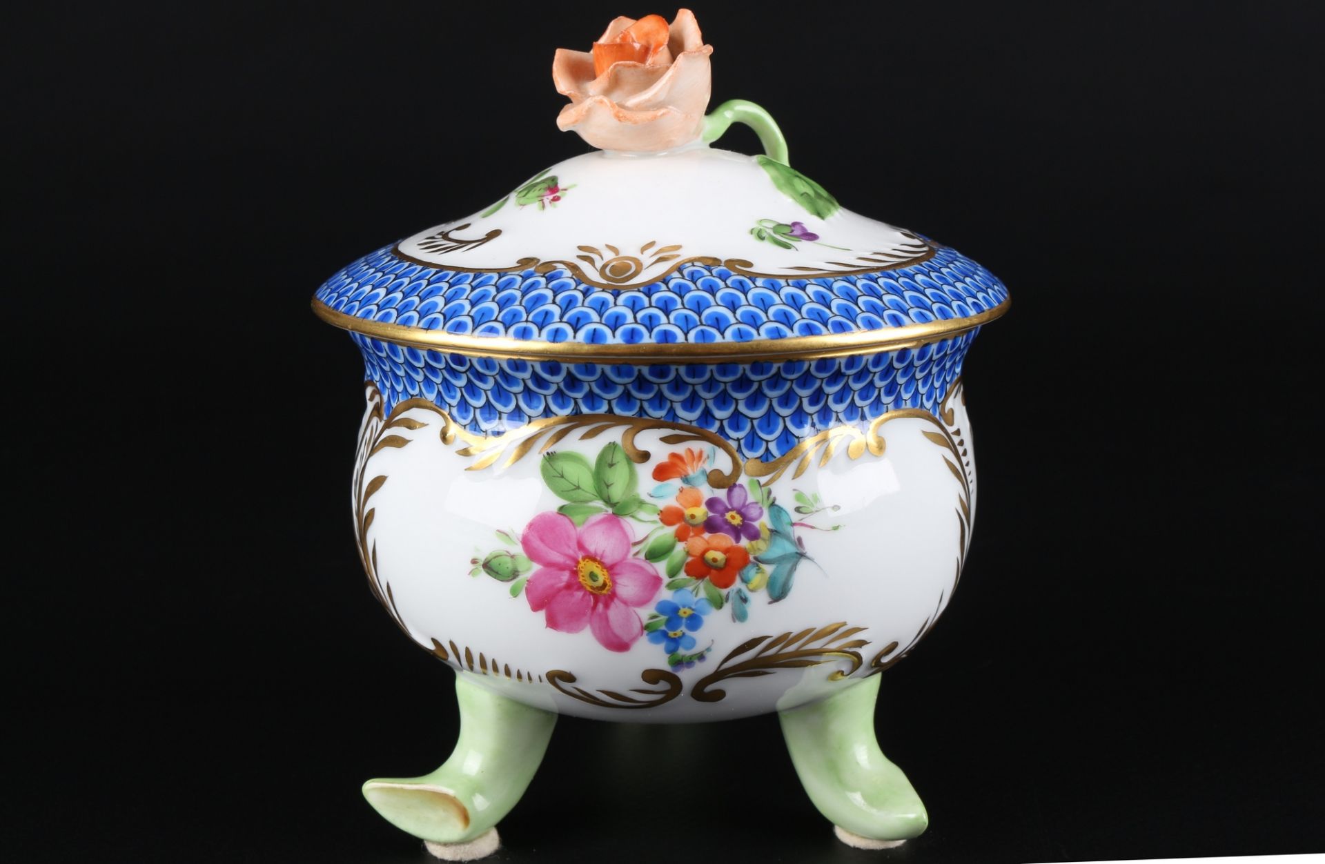 Herend Bouquet de Saxe Bleu Prunkdose, decorative lid box,