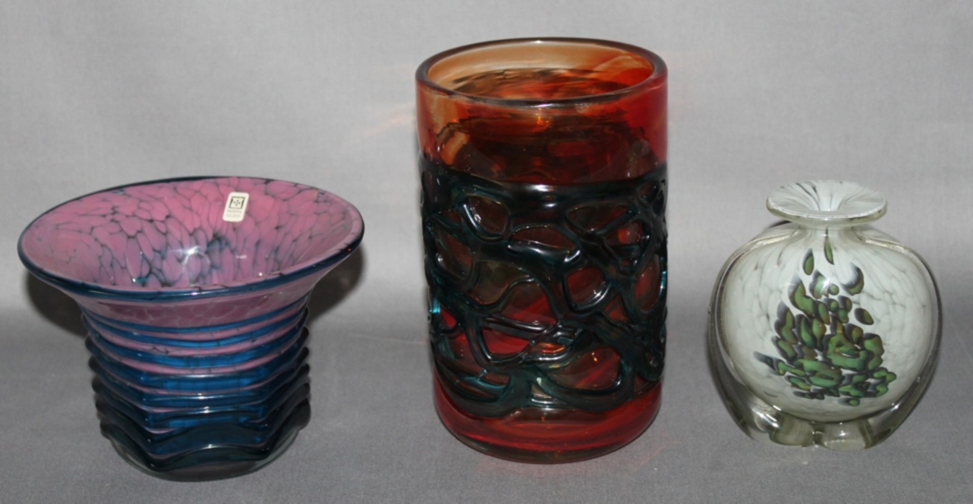 Glas. Malta. Mdina Glass. Vasen. Kleine Standvase in blaugrün und rot, kleine sechseckige Kratervase
