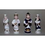 Europa. Tschechoslowakei. Royal Dux. Schachfiguren aus Porzellan im historischen Stil. Polychrome