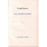 Kainer, Cenek. Valasské dumky. Prag 1937. 12°. Mit 1 Porträttafel und 60 Diagrammen. 4 Bll., 60