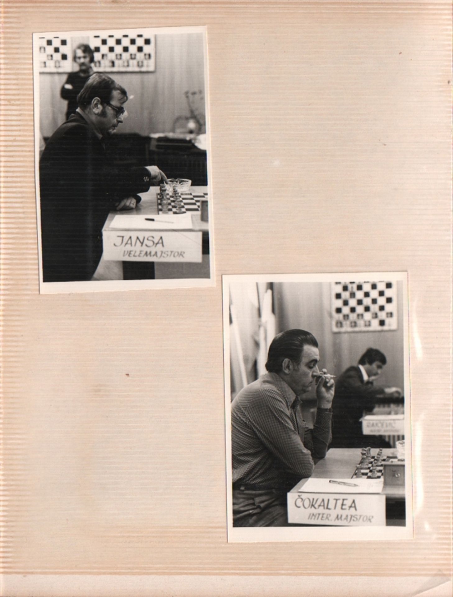 Foto. Rakovica 1977. Fotoalbum mit 24 schwarzweißen Fotos vom Turniergeschehen auf 10 Albumblättern. - Image 2 of 6